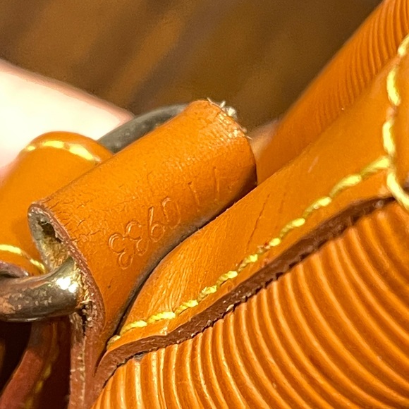 LOUIS VUITTON Noe Epi Leather Tote Drawstring Bucket Shoulder Bag GM, Mandarin - Picture 13 of 16